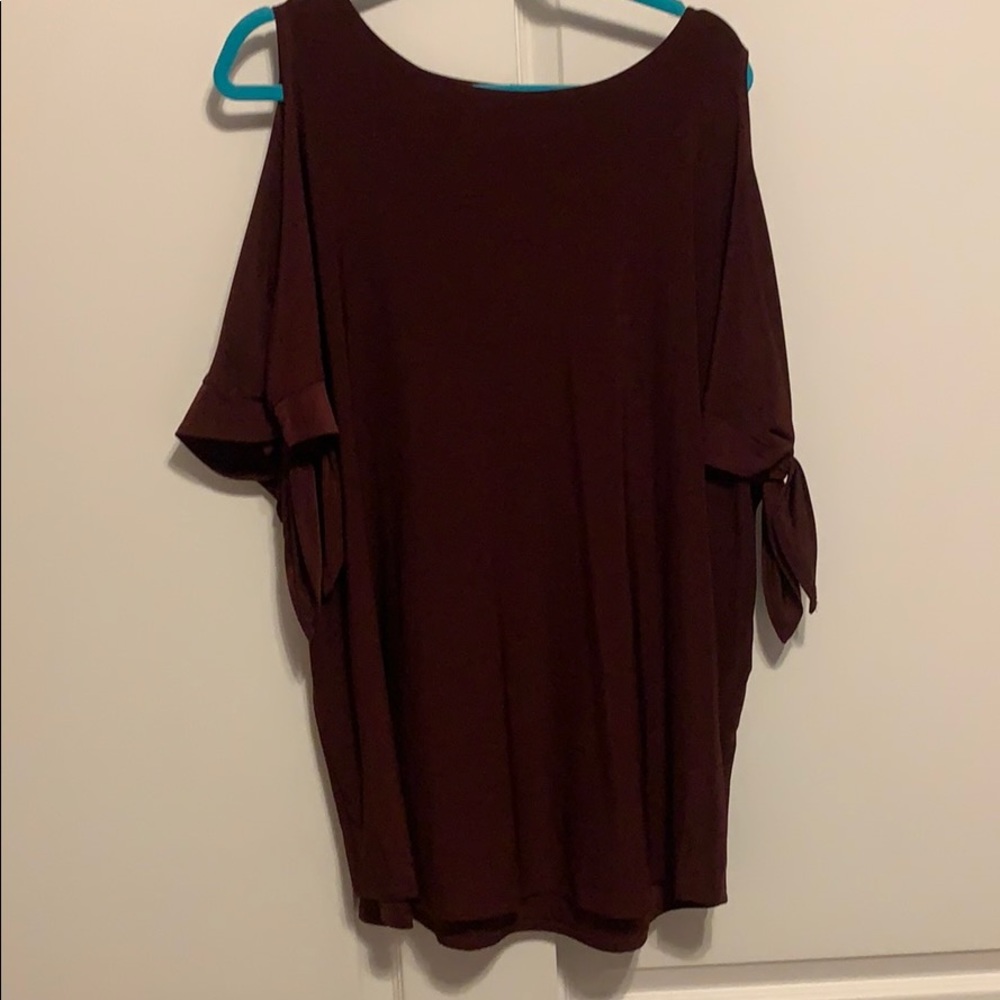 Gibson Latimer top